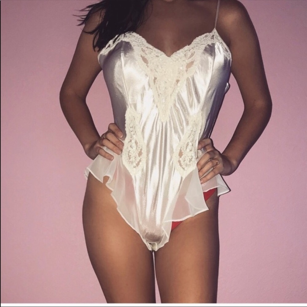 Vintage Victoria’s Secret bridal lingerie sz: Sm